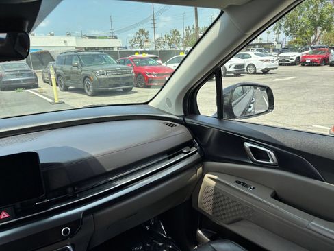 Used 2026 Kia Carnival FWD image 38