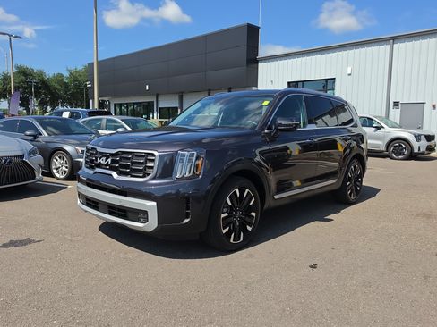 Certified 2025 Kia Telluride SX w/ SX Captain's Chair Package FWD image 4