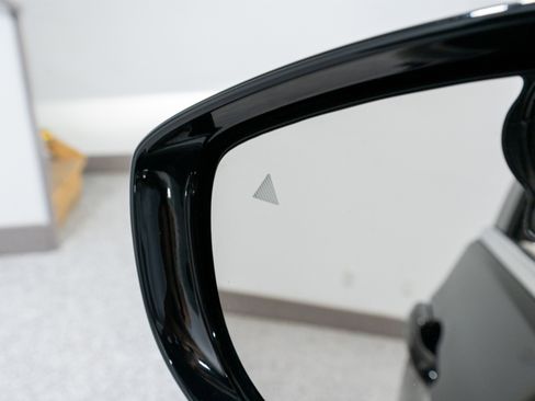 Used 2024 Chrysler Pacifica Touring-L image 13