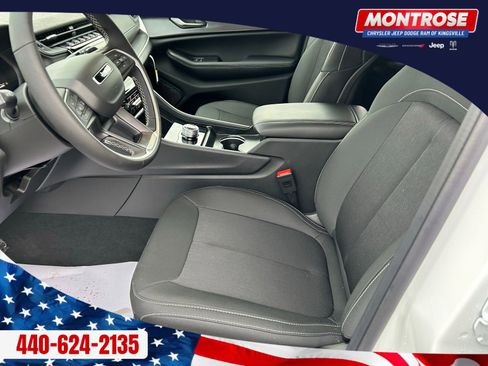 New 2025 Jeep Grand Cherokee Laredo w/ Luxury Tech Group I image 11