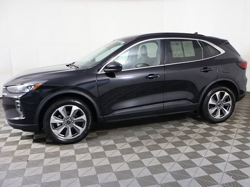 Used 2024 Ford Escape Platinum AWD/4WD image 17