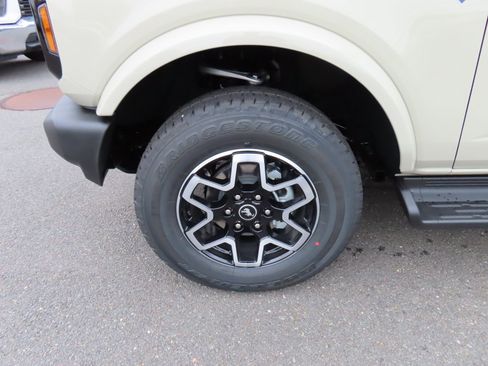 New 2025 Ford Bronco Outer Banks image 8