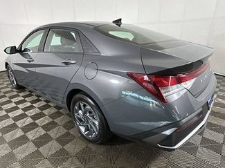 Certified 2024 Hyundai Elantra SEL FWD video 4