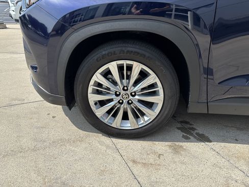 Used 2024 Toyota Grand Highlander AWD image 31