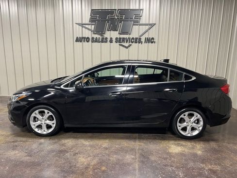 Used 2017 Chevrolet Cruze Premier image 3