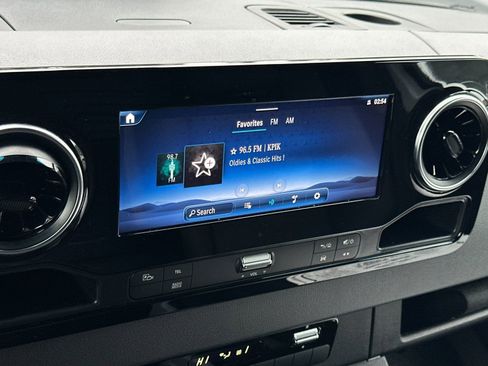 Used 2025 Mercedes-Benz Sprinter 2500 image 17