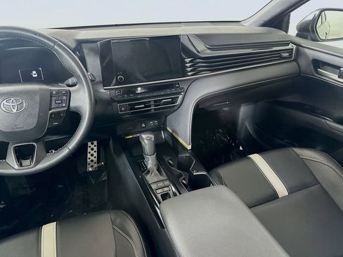 Used 2025 Toyota Camry Hybrid FWD image 19
