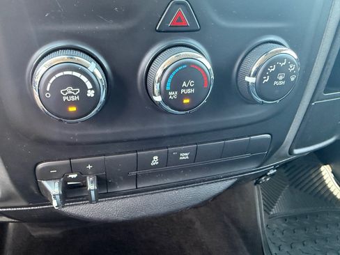 Used 2017 RAM 1500 Express AWD/4WD image 16