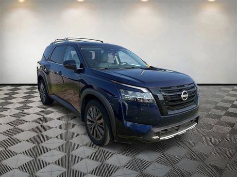 Used 2024 Nissan Pathfinder SL w/ SL Premium Package FWD image 3