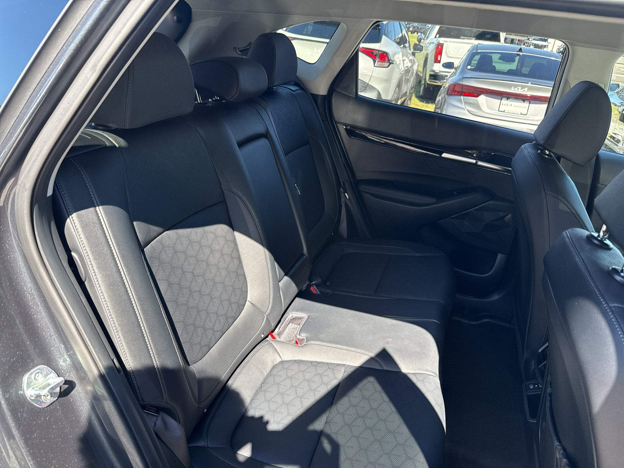 Used 2025 Kia Seltos EX FWD image 22
