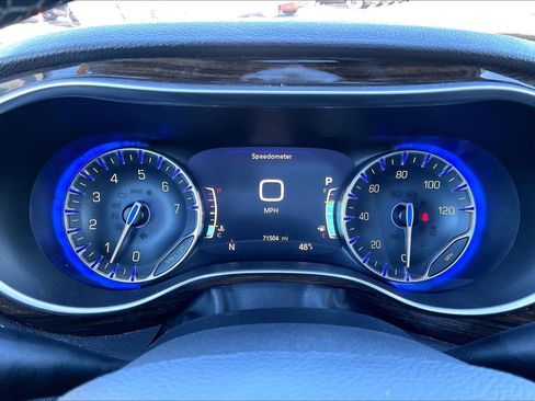 Used 2023 Chrysler Pacifica Limited FWD image 13