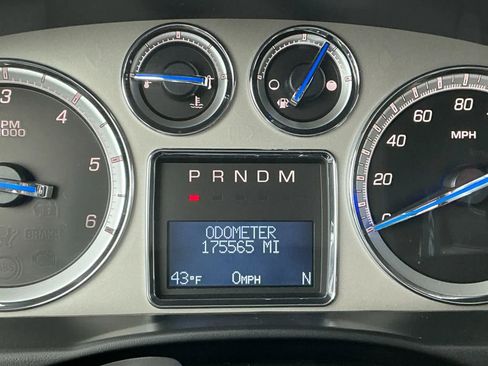 Used 2010 Cadillac Escalade Premium image 27