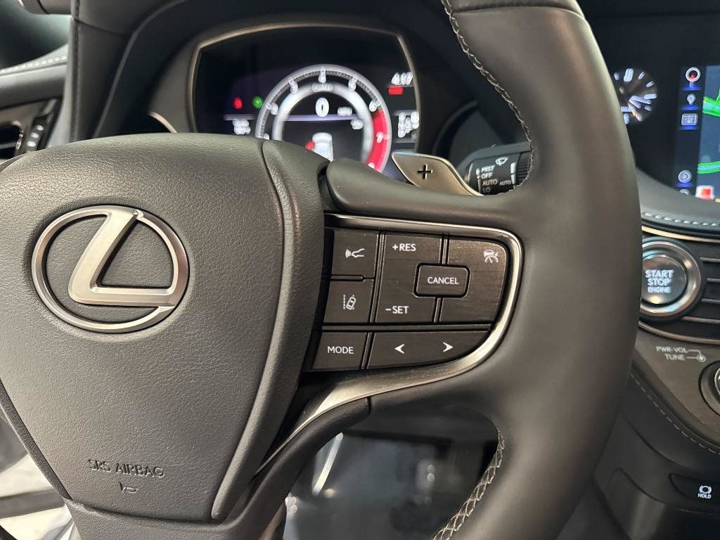 Used 2018 Lexus LS 500 w/ Accessory Package (Z1) RWD image 44