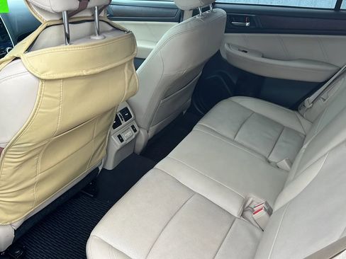 Used 2018 Subaru Outback 2.5i Limited image 12
