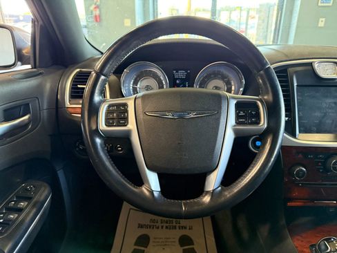 Used 2013 Chrysler 300 RWD image 14