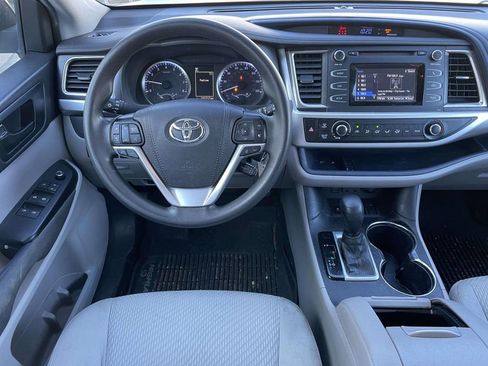Used 2019 Toyota Highlander LE image 23