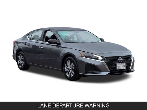 Used 2025 Nissan Altima 2.5 S image 2