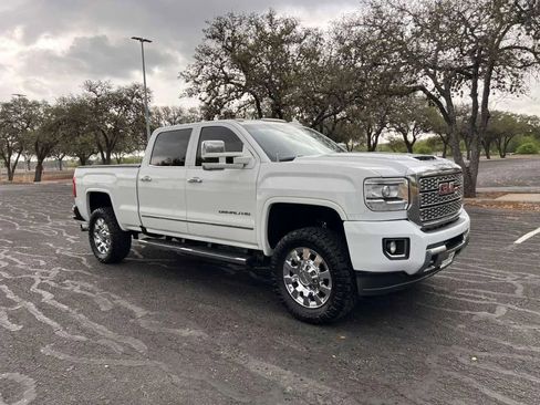 Used 2017 GMC Sierra 2500 Denali w/ Duramax Plus Package image 2