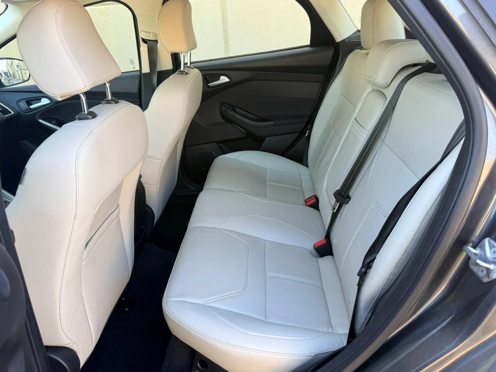 Used 2016 Ford Focus Titanium FWD image 22