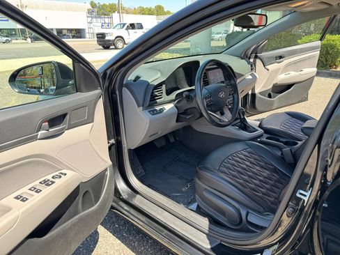 Used 2019 Hyundai Elantra Value Edition FWD image 10