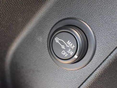 Used 2023 Chevrolet Equinox LT FWD image 22