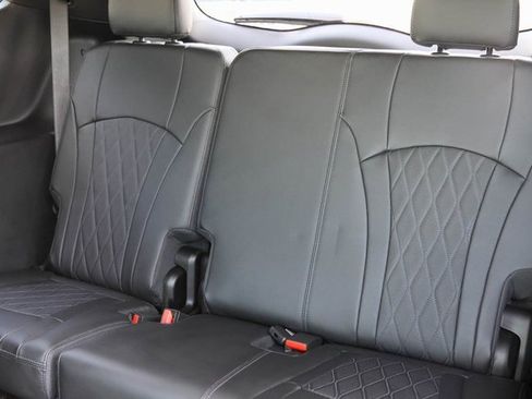 Used 2022 Buick Enclave Avenir w/ Avenir Technology Package image 17