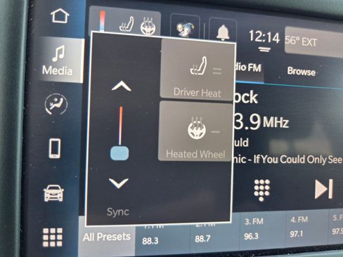 Used 2022 Chrysler Voyager LX FWD image 28