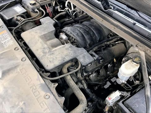 Used 2018 Chevrolet Suburban LS image 44