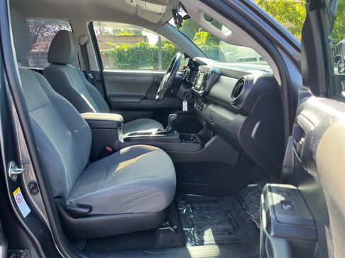 Used 2018 Toyota Tacoma SR w/ SR Convenience Package RWD image 16