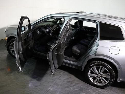 Used 2023 Cadillac XT6 Premium Luxury w/ LPO, Floor Liner Package AWD/4WD image 5