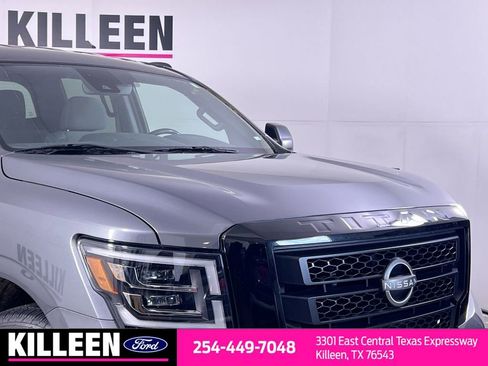 Used 2023 Nissan Titan SV w/ SV Convenience Package image 10