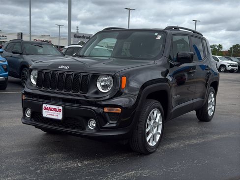 Used 2020 Jeep Renegade Latitude w/ Cold Weather Group AWD/4WD image 2