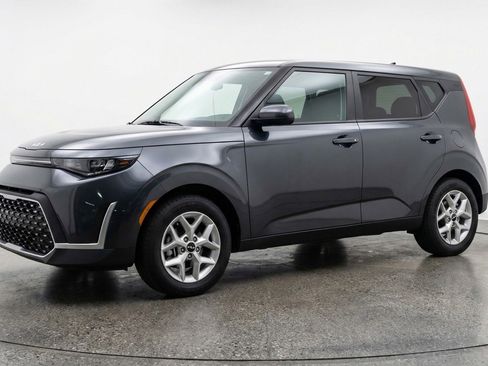 Used 2025 Kia Soul LX w/ LX Technology Package FWD image 3