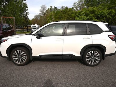 Used 2025 Subaru Forester Touring w/ Popular Package - Touring AWD/4WD image 2