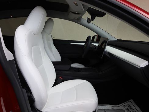 Used 2024 Tesla Model Y Long Range RWD image 26
