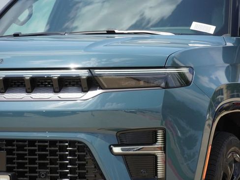 New 2026 Jeep Grand Wagoneer L Summit w/ Premium Group III AWD/4WD image 4