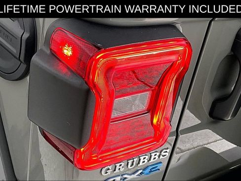 Used 2023 Jeep Wrangler Unlimited Sahara AWD/4WD image 39