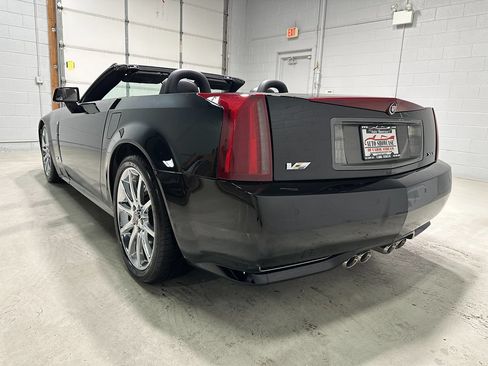 Used 2009 Cadillac XLR V RWD image 23