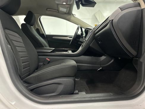Used 2020 Ford Fusion SE FWD image 20