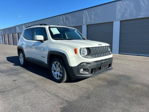 Used 2018 Jeep Renegade Latitude image 3