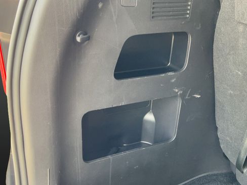 Used 2025 Kia Carnival FWD image 27