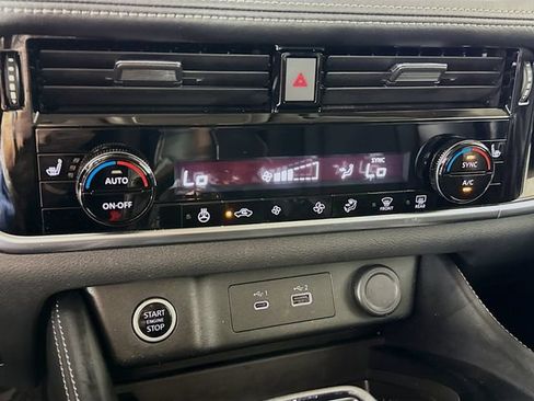 Used 2023 Nissan Rogue SL AWD/4WD image 14