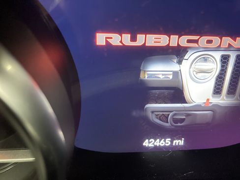Used 2023 Jeep Gladiator Rubicon AWD/4WD image 12