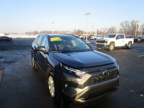 Used 2023 Toyota RAV4 XLE Premium image 7