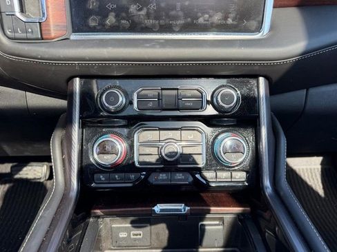 Used 2023 GMC Yukon XL Denali Ultimate image 18