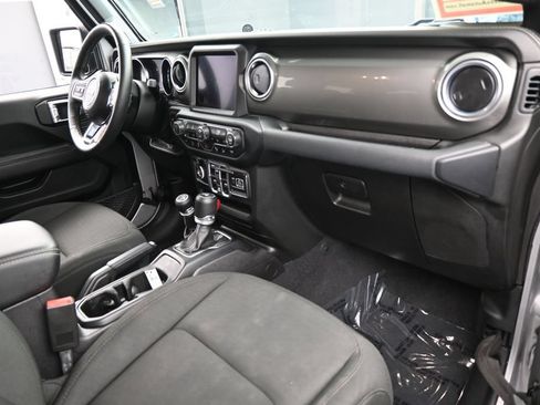 Used 2019 Jeep Wrangler Unlimited Sahara AWD/4WD image 44