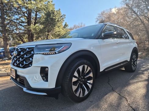 Certified 2025 Ford Explorer Platinum w/ LUX Leather Package image 3