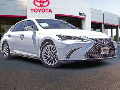 Used 2021 Lexus ES 300h w/ Accessory Package 2