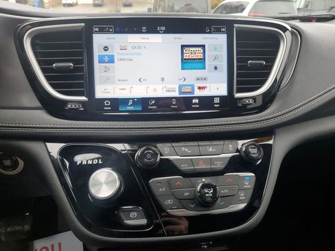 New 2026 Chrysler Pacifica Select image 19