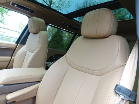 New 2026 Land Rover Range Rover Long Wheelbase SE AWD/4WD image 14